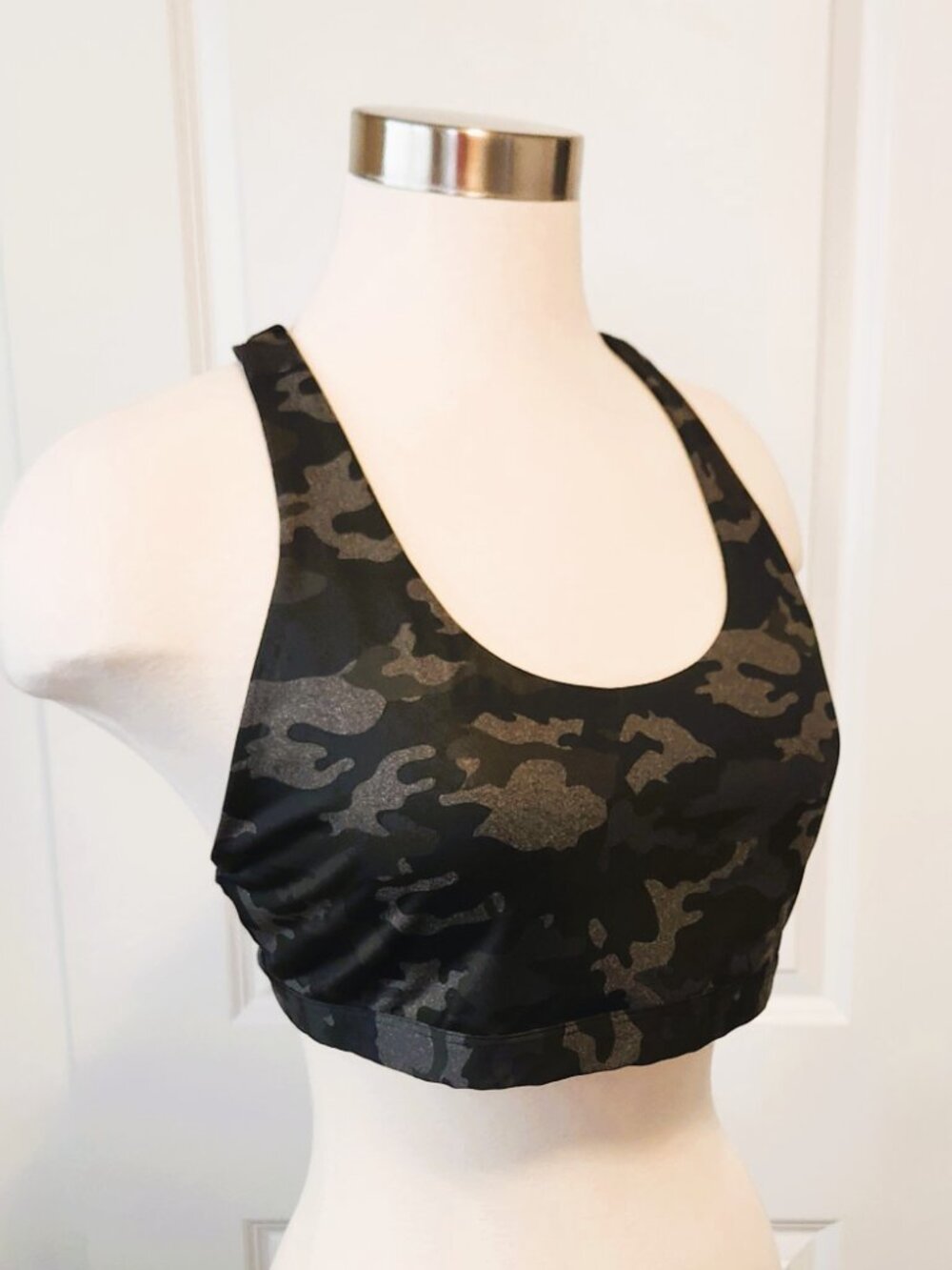 Fabletics Kessler Medium Impact Sports Bra Size XL Black Camo